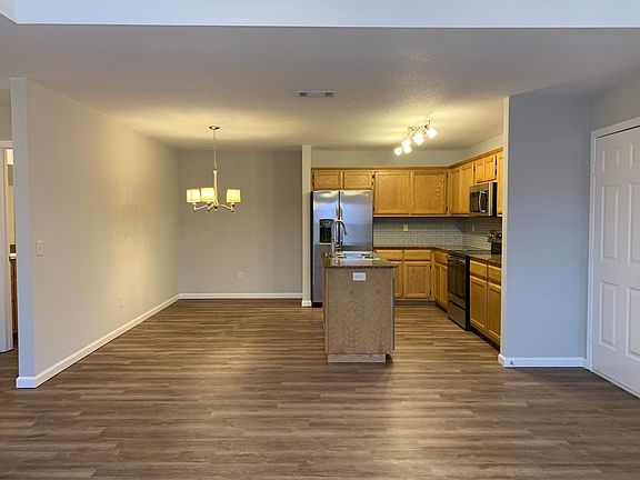 3rd image of 3107 SW Windrift Ave #1