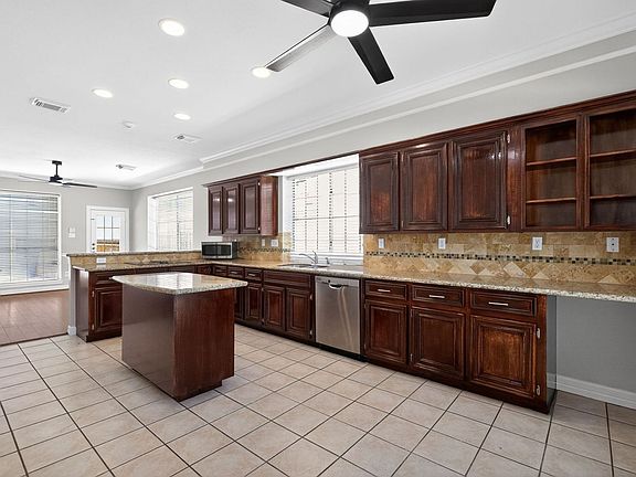 5th image of 3523 Shady Village Dr