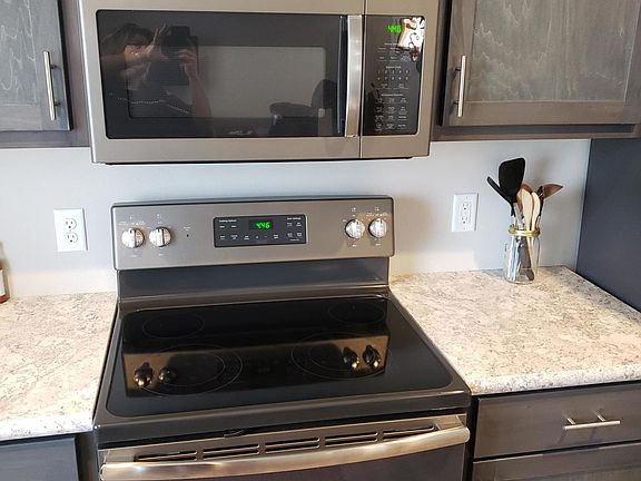 4th image of 3001 Zenith Ave