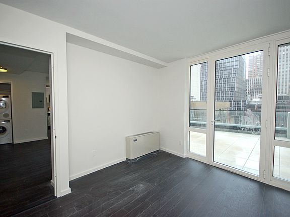 4th image of 235 E 44th St APT 17B