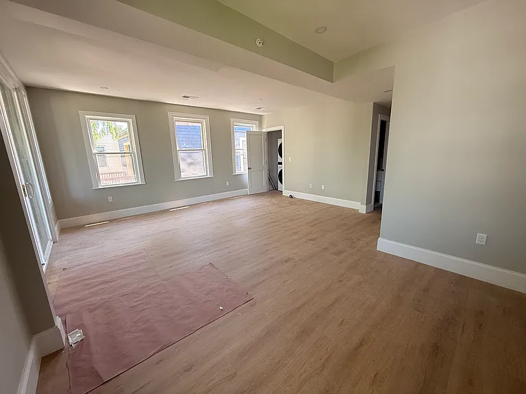 7 Thornley St #1 — Photo 3