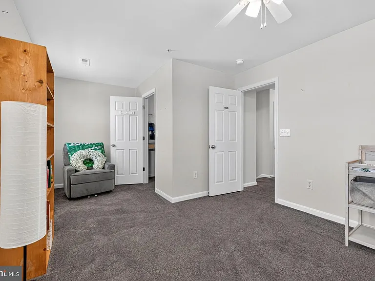 121 Polo Way — Photo 22