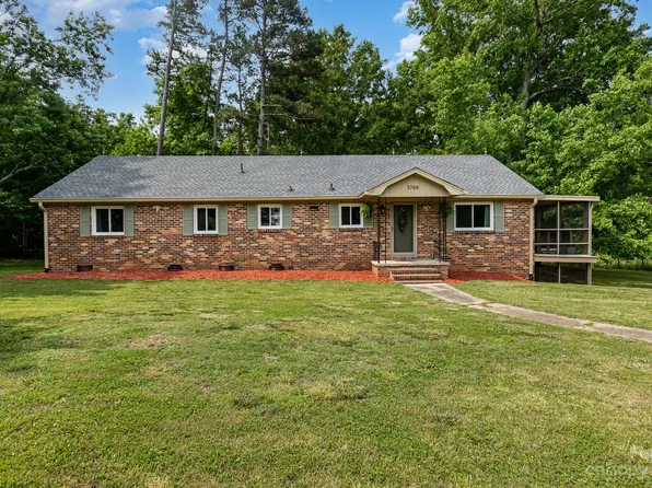 3708 Cowboy Ln, Charlotte, NC 28216