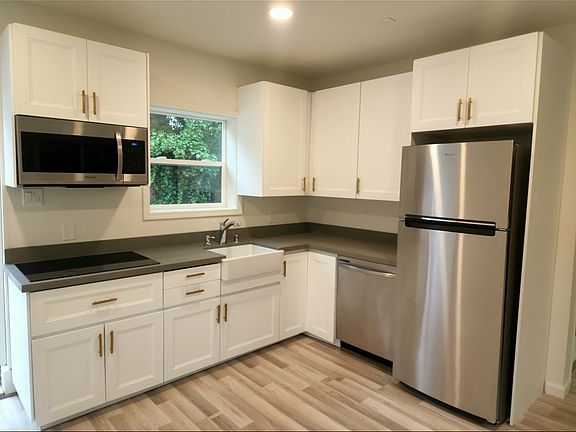 4th image of 3625 Columbian Dr
