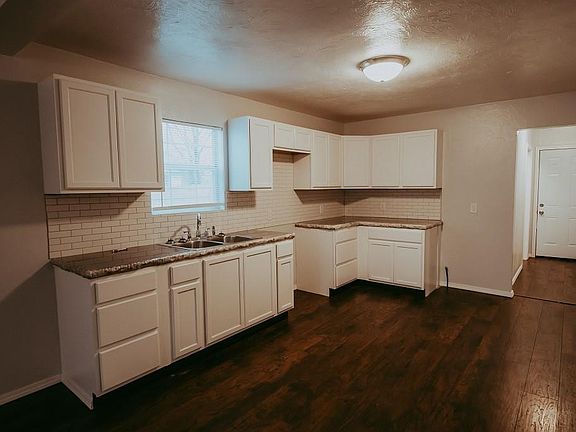 3rd image of 410 E Main St