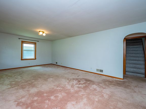5th image of 545 Western Ave