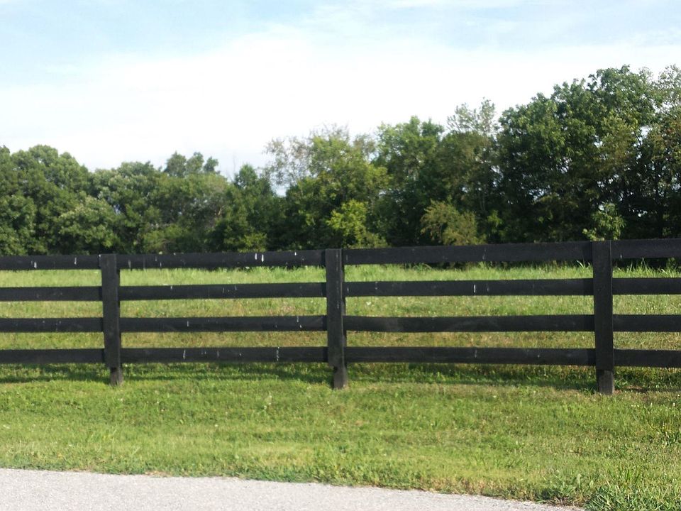 1st image of 8 Fairlight View Dr
