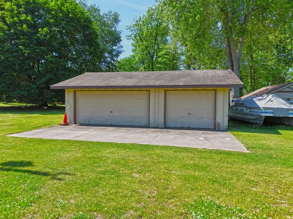E Lakeshore Dr, Dowagiac, MI 49047