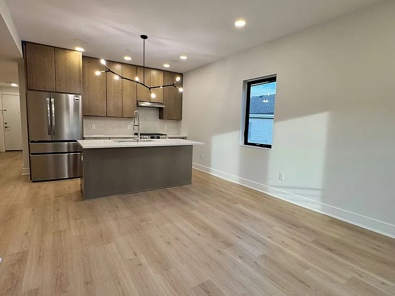 85 W High St #2R — Photo 13