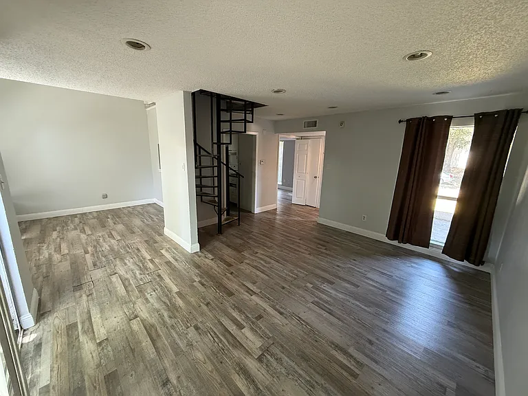 2300 Hollandale Cir #A — Photo 7