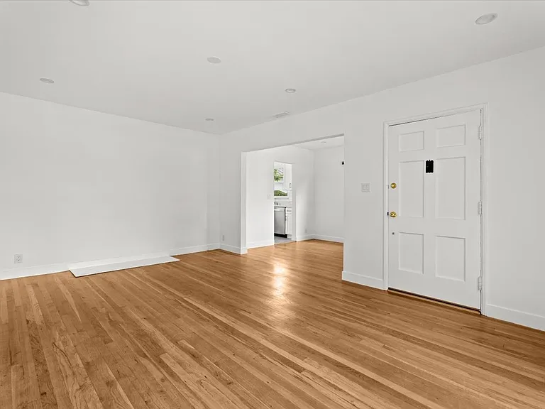 12035 Clover Ave — Photo 4