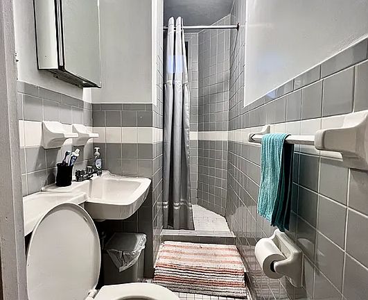 5th image of 128 Thompson St APT 14