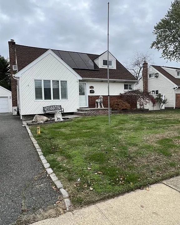 1227 Daffodil Ln