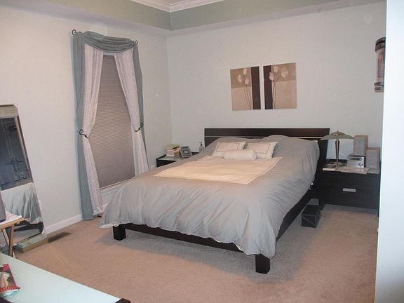 4th image of 4105 Oxford Ln APT 301