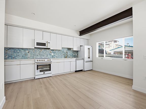 2nd image of 4021 Lamont St #13