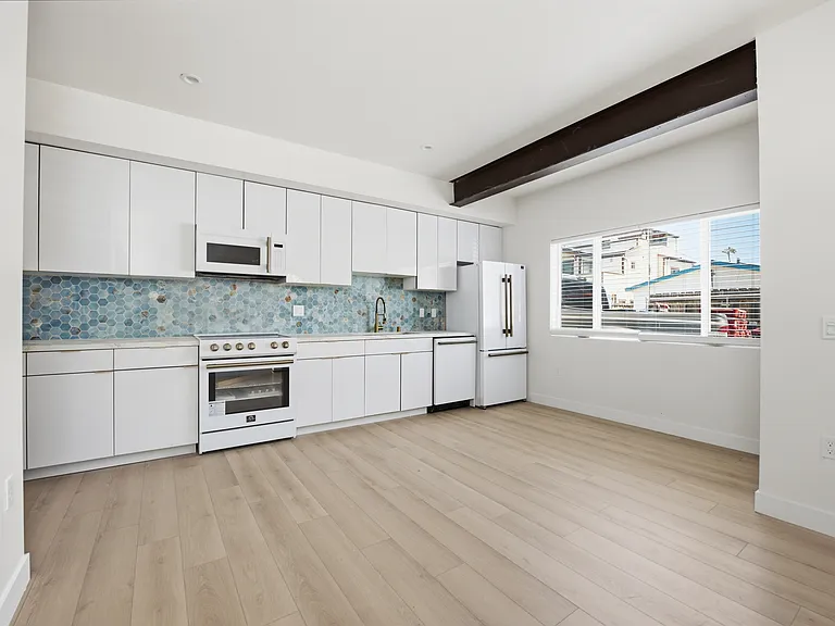 4021 Lamont St #13 — Photo 1