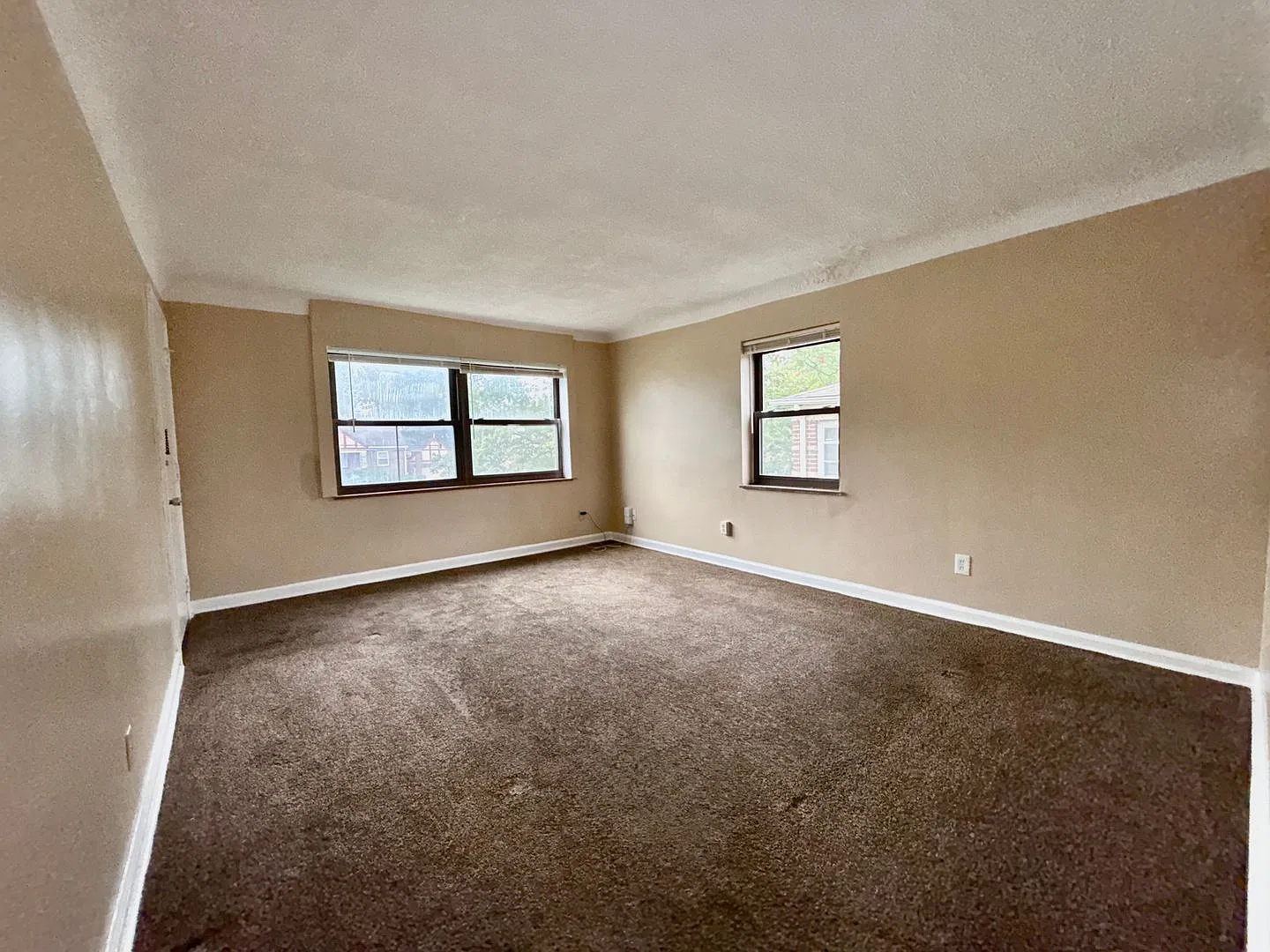 2 bed, 1.0 bath, $945 — Photo 3