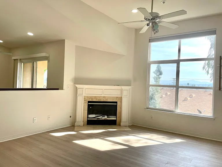 100 N River Cir N #304 — Photo 3