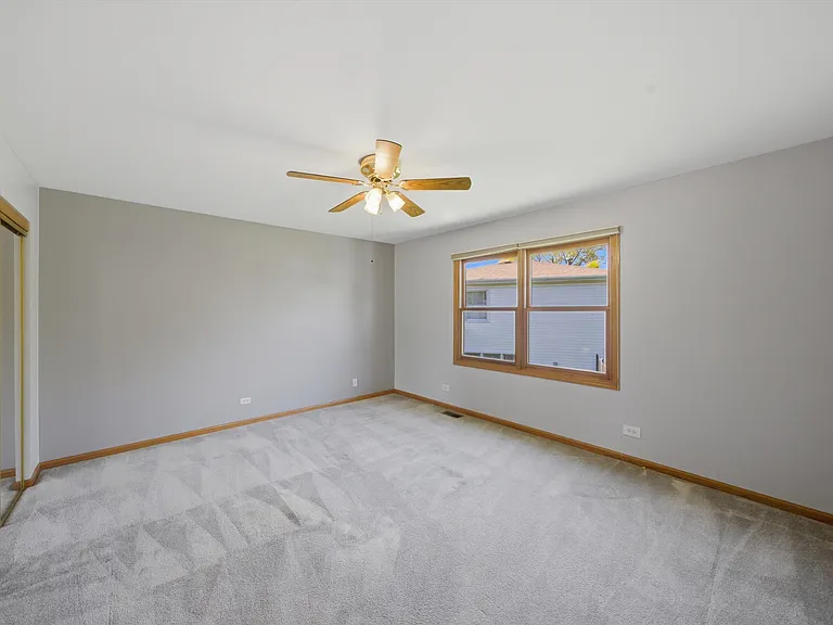 752 Rosanne St — Photo 31