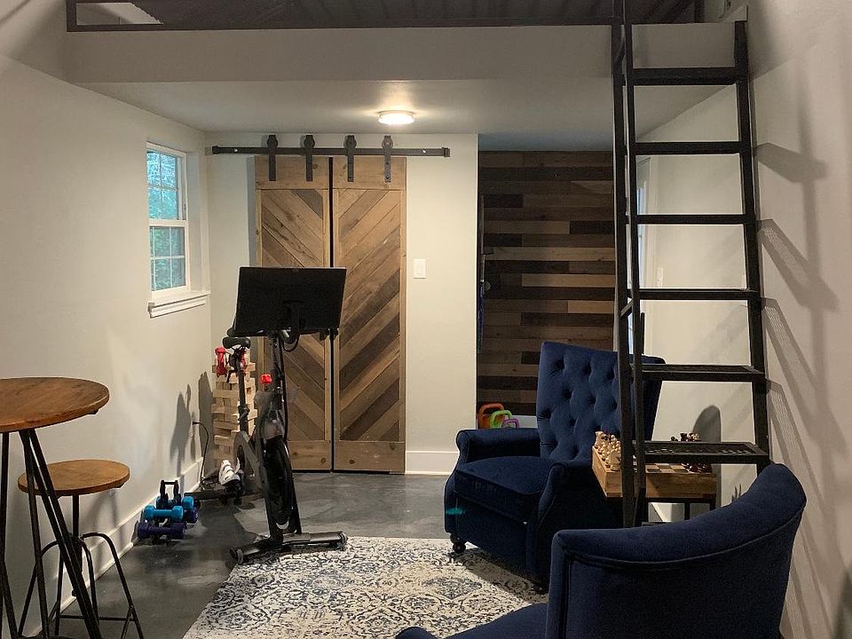 1st image of 10832 Gilbert Dr #1