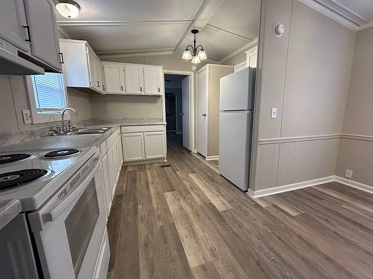 97 White Oak Vlg — Photo 5
