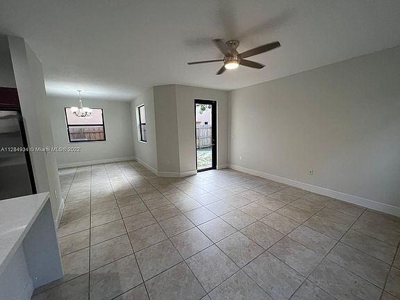 4th image of 480 SE 35th Ave #0