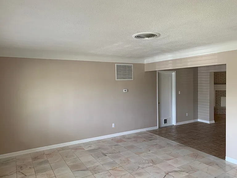 3791 10th St NE — Photo 3