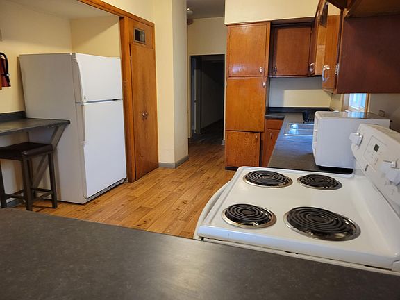 Large open kitchen with eat in bar.