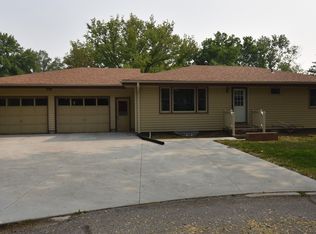 751 W Park Dr, Wahoo, NE 68066