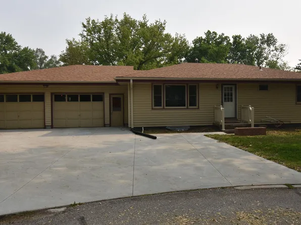 751 W Park Dr, Wahoo, NE 68066
