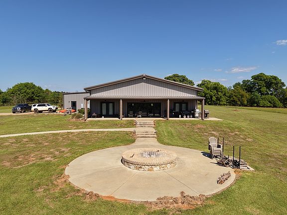 3rd image of 738 Mount Calvary Church Rd