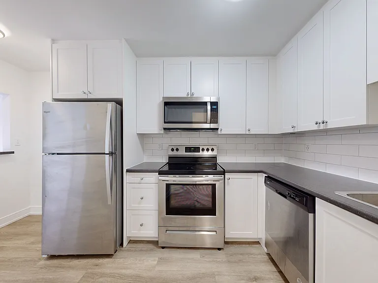540 Proudfoot Ln — Photo 4