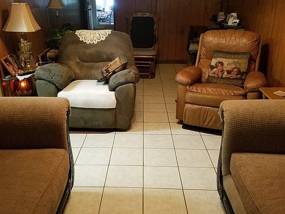 2nd image of 604 Eucalyptus St