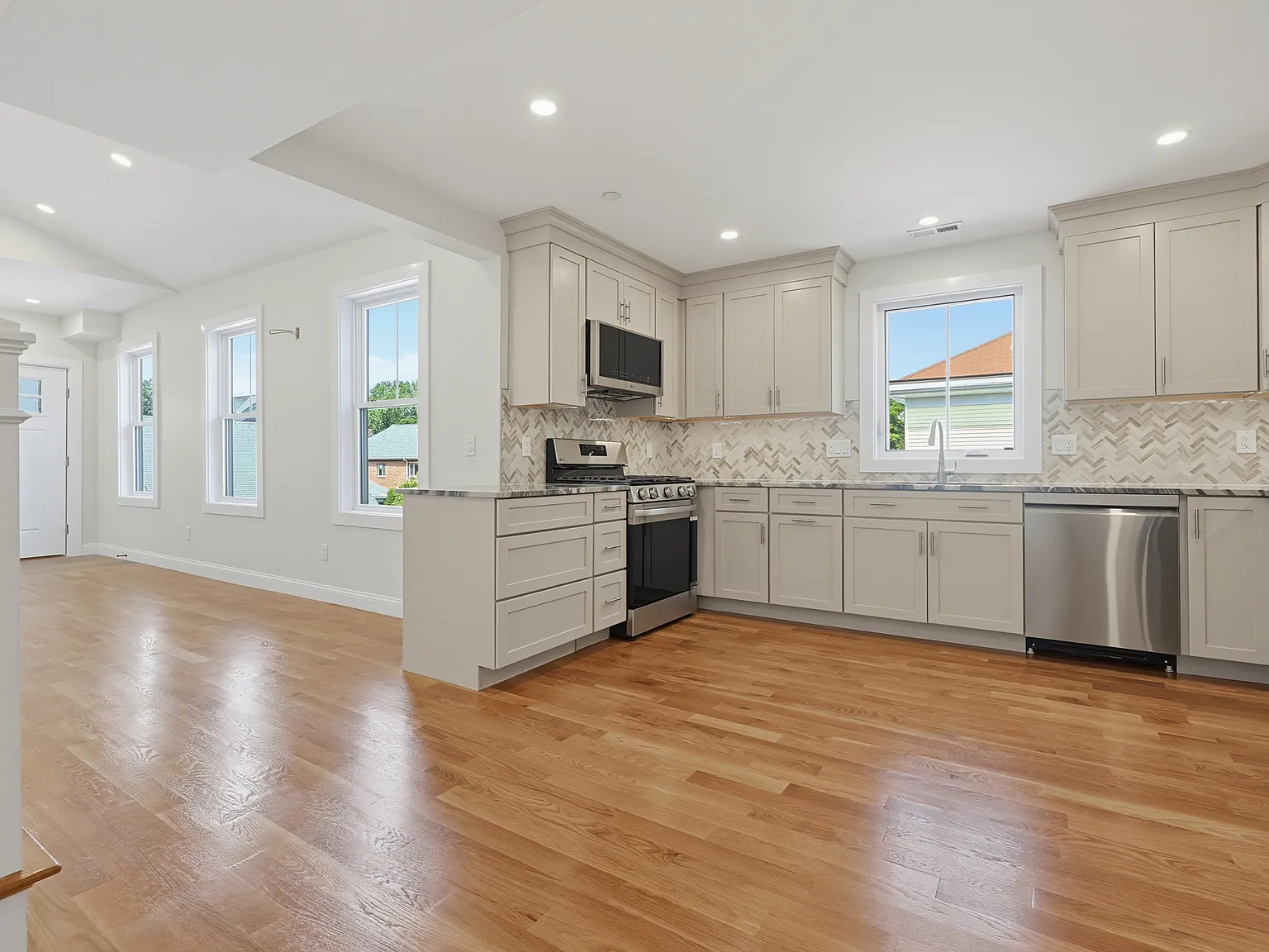 2 bed, 1100 sqft, $4,000 — Photo 3