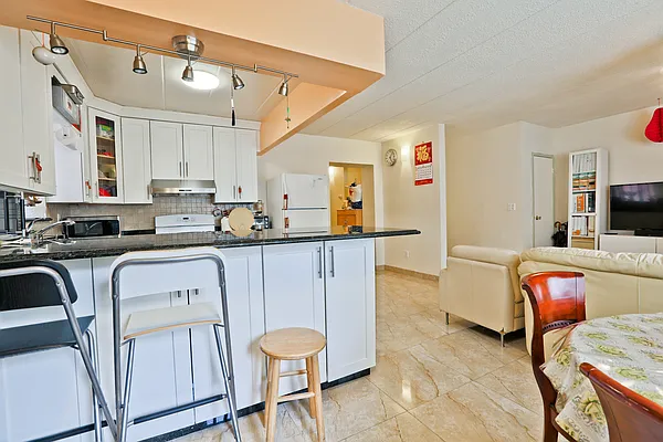 Sold by Winzone Realty Inc | media 5