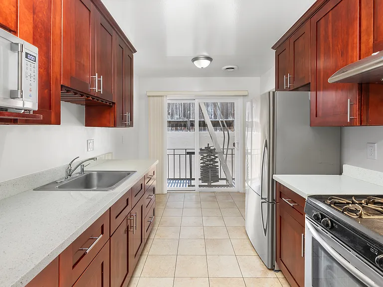 4444 Balboa St #105 — Photo 12