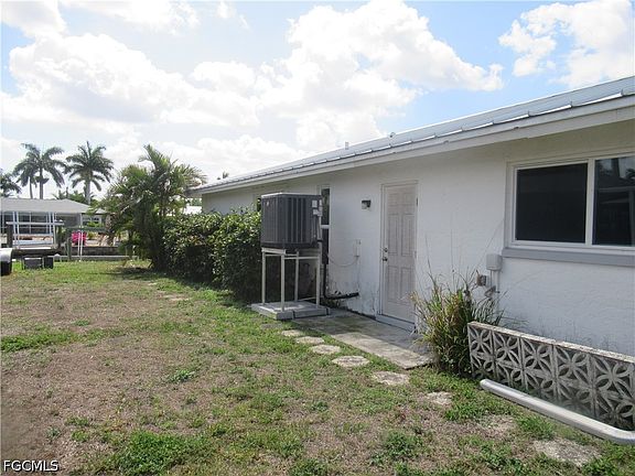 3rd image of 5051 Saxony Ct