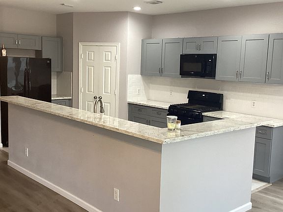 5th image of 13010 Oakwood Manor Dr