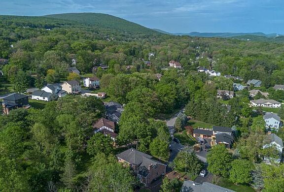 4th image of 351 Coventry Ct