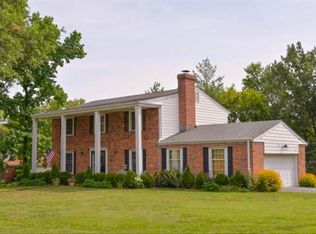 456 Ivywood Dr, Ballwin, MO 63011