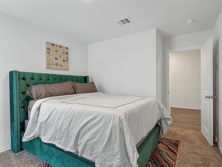 1304 Lowhill Dr — Photo 7