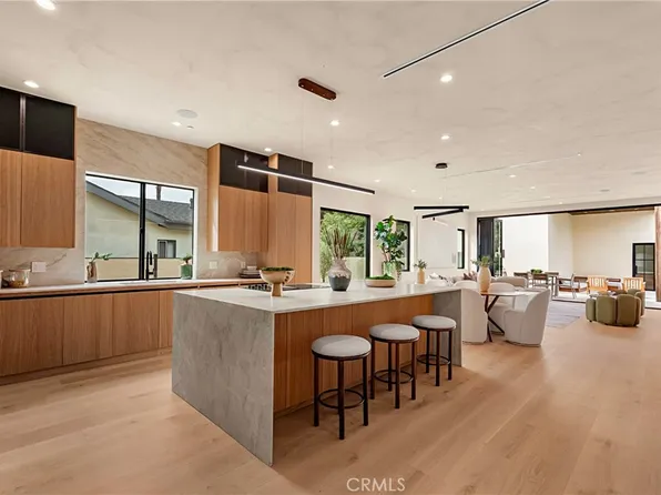 5525 Carpenter Ave, Valley Village, CA 91607