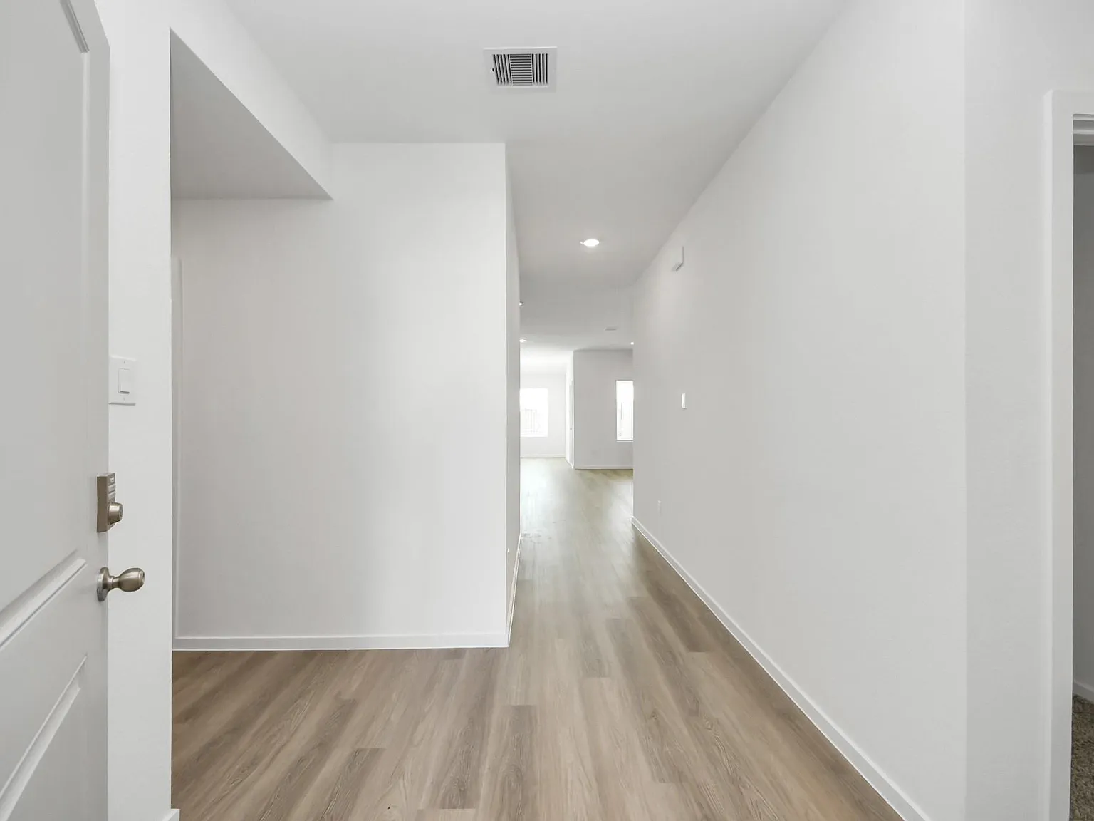 4 bed, 2.0 bath, 1750 sqft, $2,200 — Photo 4