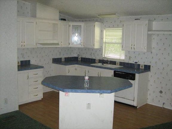 4th image of 124 Long Branch Dr