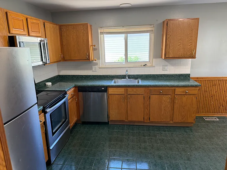 23024 Piper Ave — Photo 2