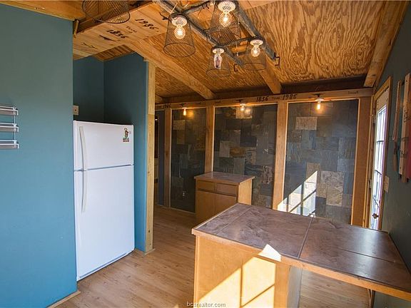 3rd image of 13855 Farm Road 2155