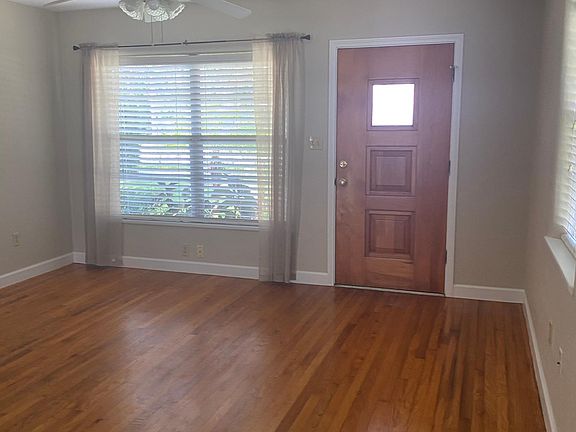 3rd image of 901 Magnolia St