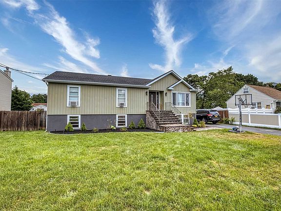 2nd image of 39 Alcolade Dr E