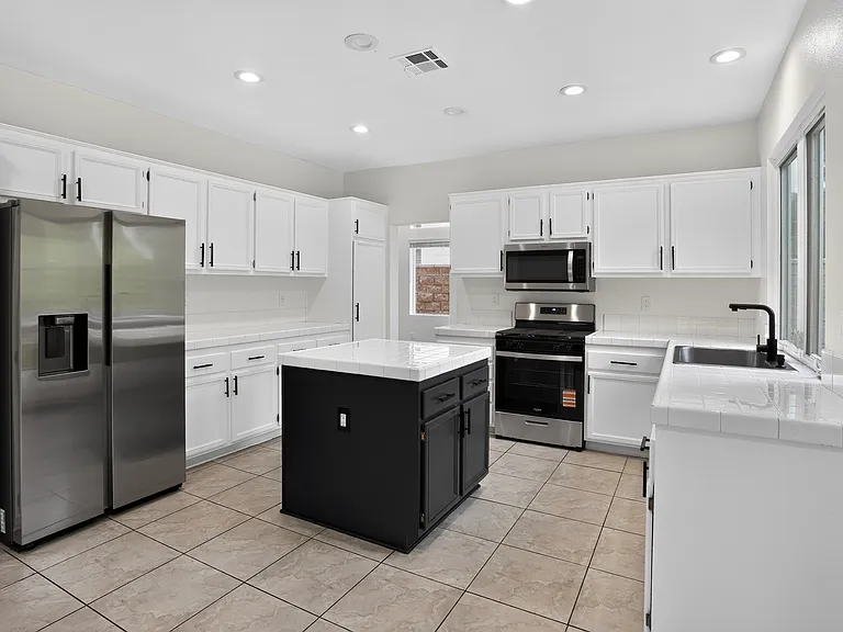 692 Bundy Way — Photo 4