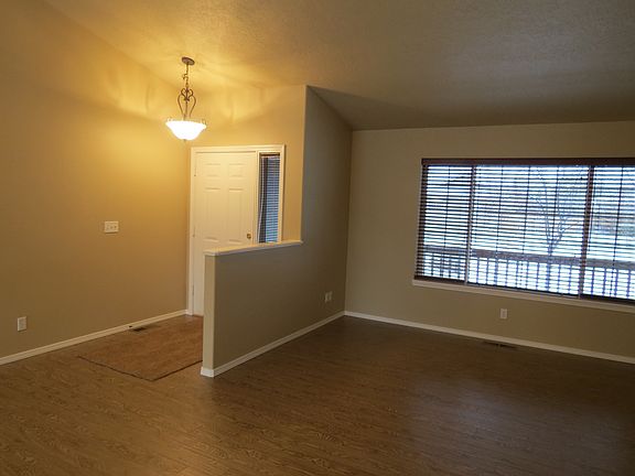 Entry foyer with vaulted ceilings